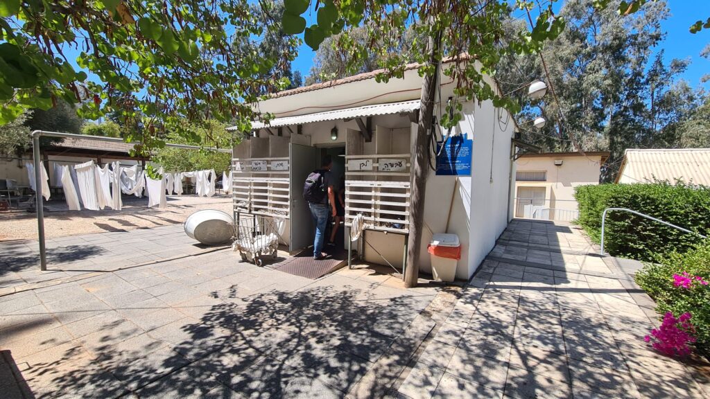 The Laundry which used to hide the entrance to the underground factory. The sound of the factory was hidden by the working washing machine. In order to allow it to work all day, a laundry shop was opened in Rehovot and mainly served the British army soldiers.