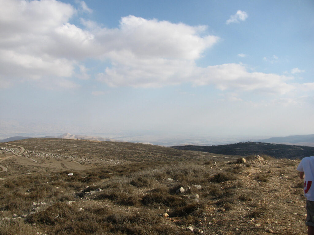 The view from the lookout, on top of the mountain. On the left is the Sartaba (South-East), on the middle Mount Ebal and Mount Gerizim (in the valley between sits Nablus), and also on the middle, Beit Forik valley and Elon Moreh settelment in the distance,  on the right Gideonim ridge (West) - The 3 seas lookout