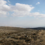 The view from the lookout, on top of the mountain. On the left is the Sartaba (South-East), on the middle Mount Ebal and Mount Gerizim (in the valley between sits Nablus), and also on the middle, Beit Forik valley and Elon Moreh settelment in the distance,  on the right Gideonim ridge (West) - The 3 seas lookout