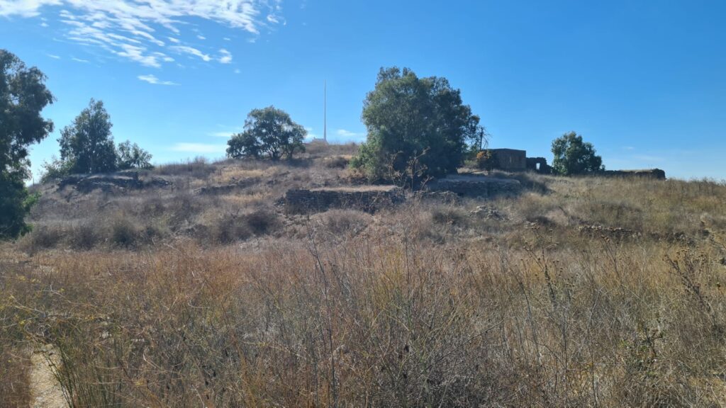 The hill with the rest of Khirbet Berg