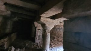 The column head holding the beams