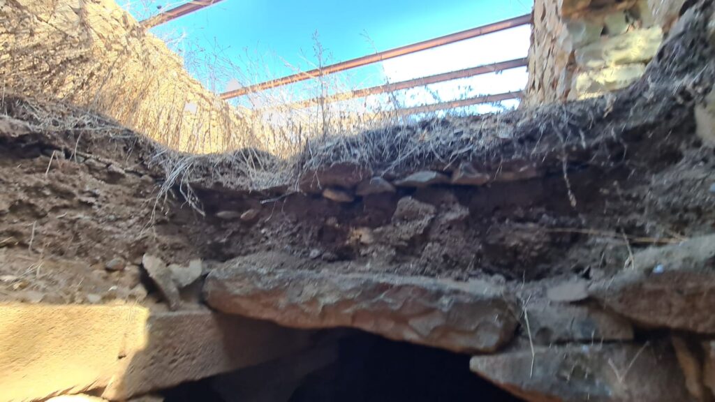 The thickness of soil above the plates - Khirbet Berg