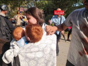 Shiri Bibes with her red hair children: Kfir and Ariel, on the 7th of October, the day they have been kidnapped to Gaza strip (Source: Ynet)