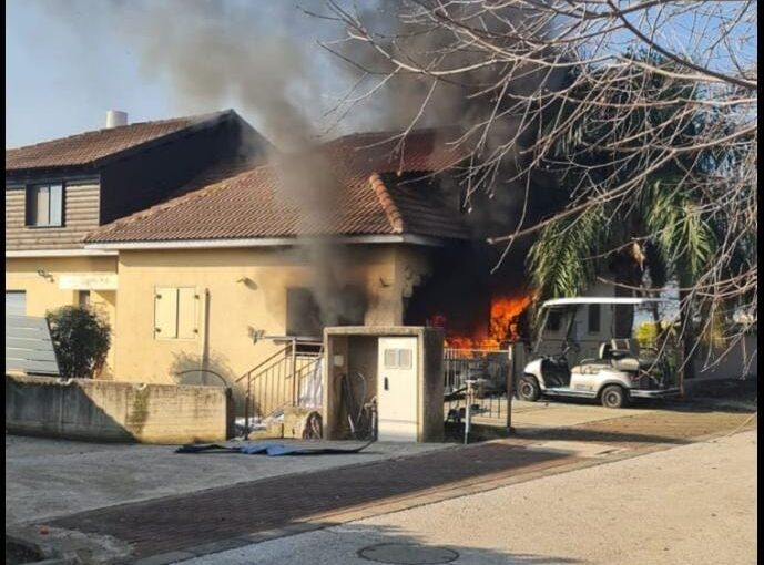 The burning house in Kfar Yuval (Source: HaHaretz. co. il) - action