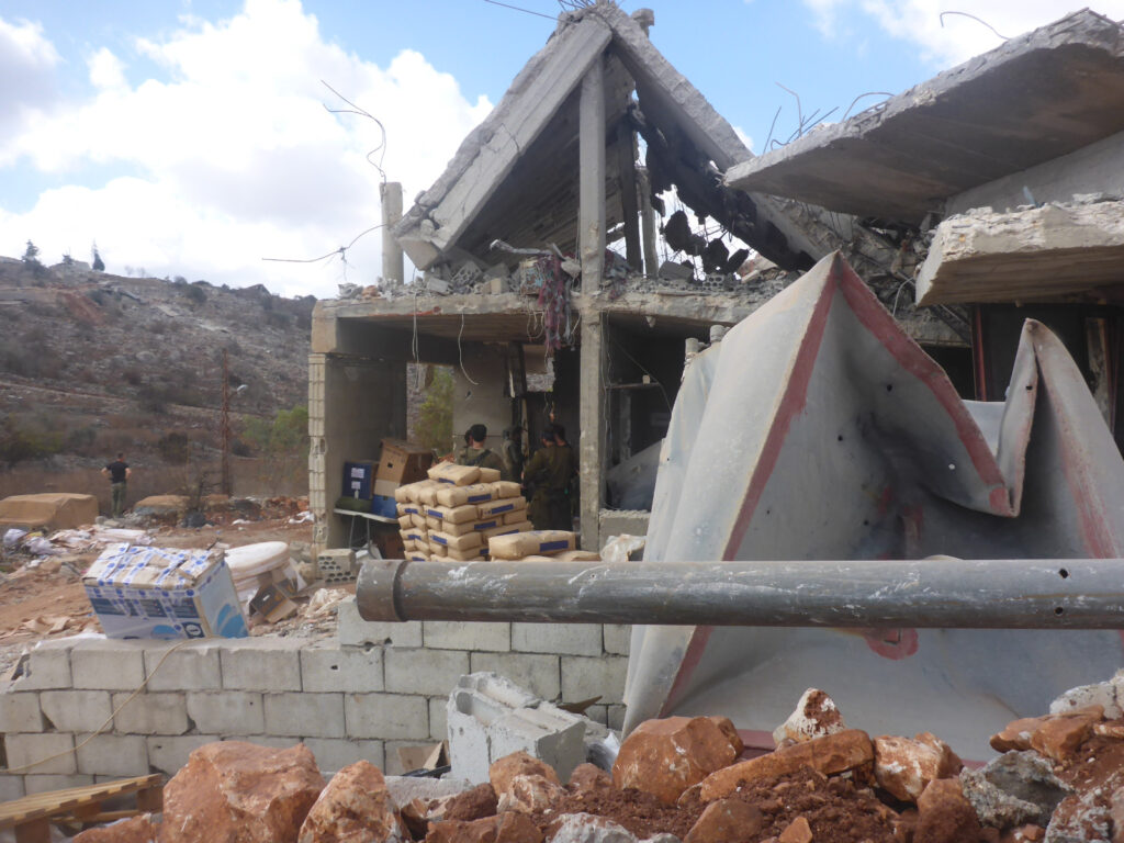 The building which hide the entrance to the tunnel with bags of explosives