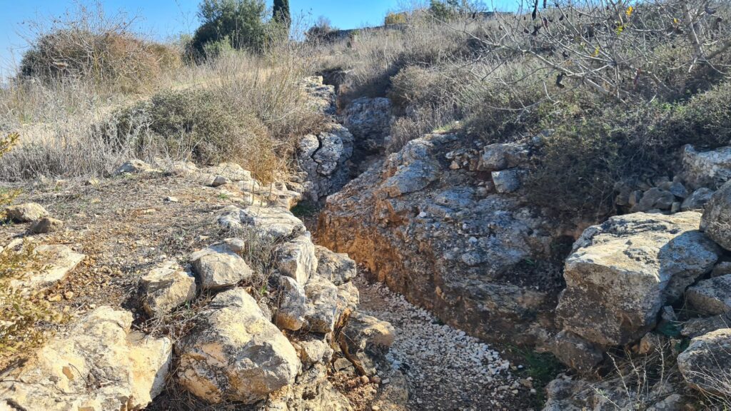 Fightinig tunnels surronding the top of the hill. Those were dug after the Independence war by the IDF that held the hill as a post against the Arab Legion that set couple of hundreds meters north of it