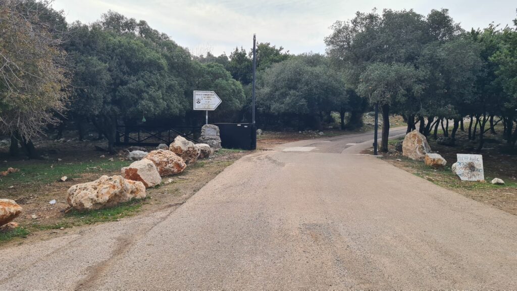 The road up to the monastery - Mukhraqa