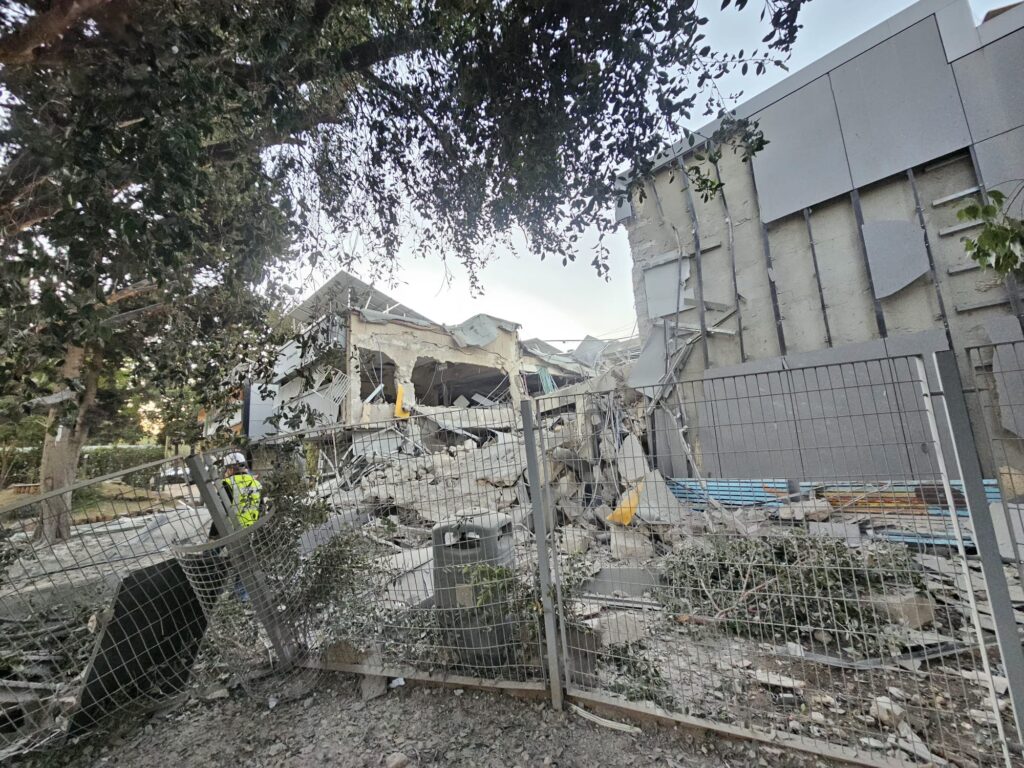 A look on the back of the damaged building