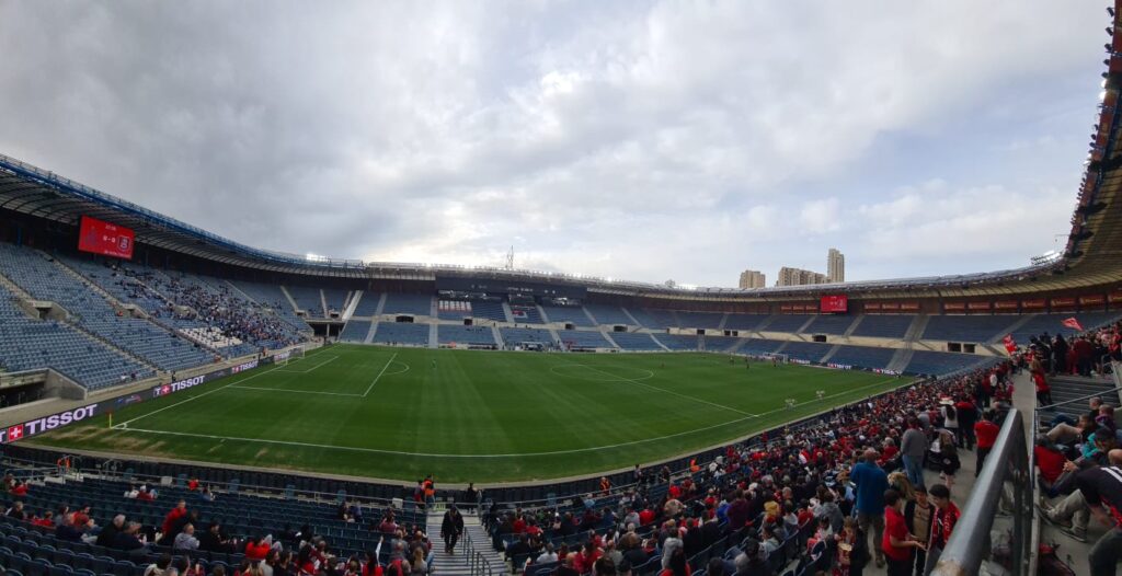 On top of Teddy stadium in Jerusalem (Source for left picture: Wikipedia.org) - solar panels